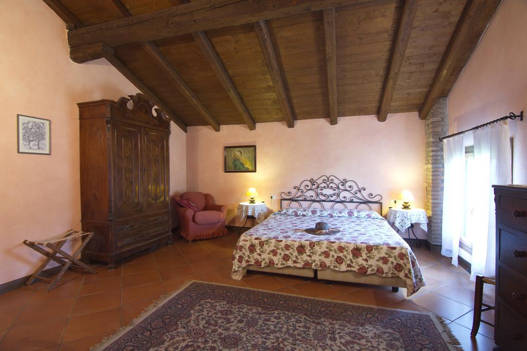 פייבה די צ'נטו Agriturismo La Cascinetta מראה חיצוני תמונה